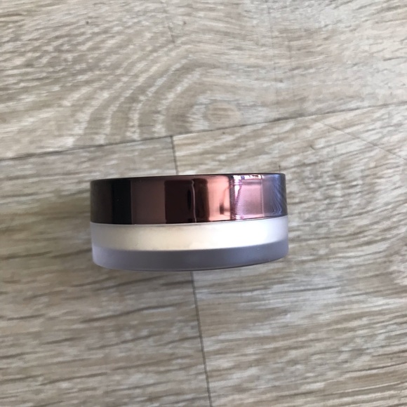 HOURGLASS NEW Veil Translucent Setting Powder - Picture 6 of 8